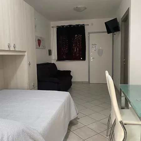 アパート Frontemare